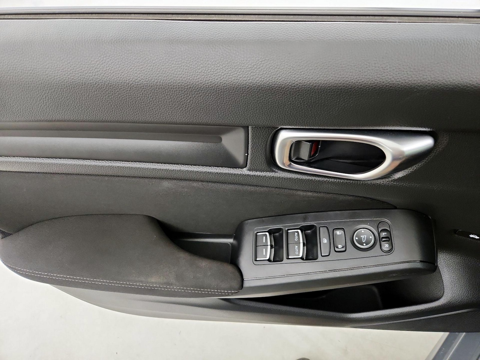2025 Honda Civic Sport - Photo 13