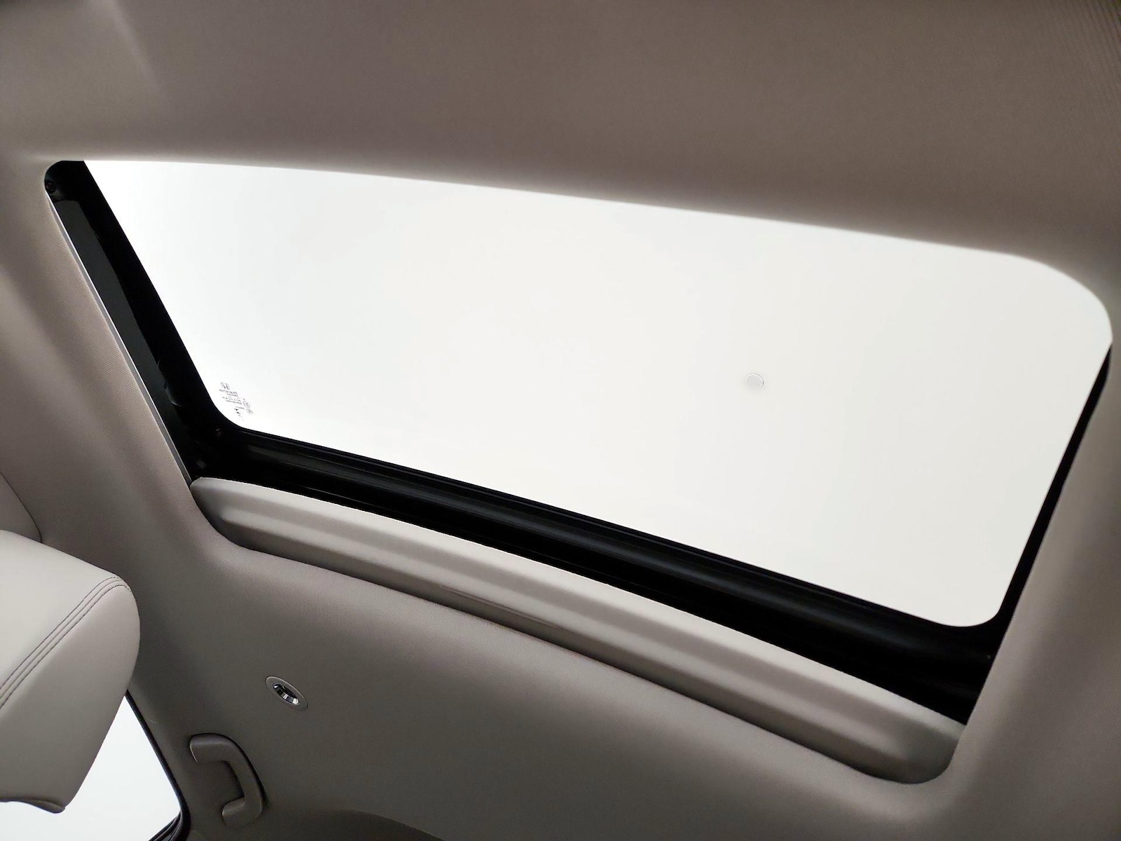 Sunroof(s) & Overhead Airbags