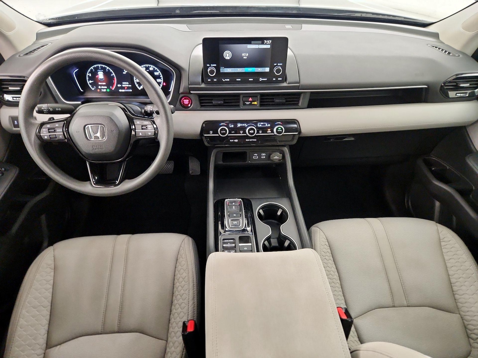 2024 Honda Pilot LX - Photo 10