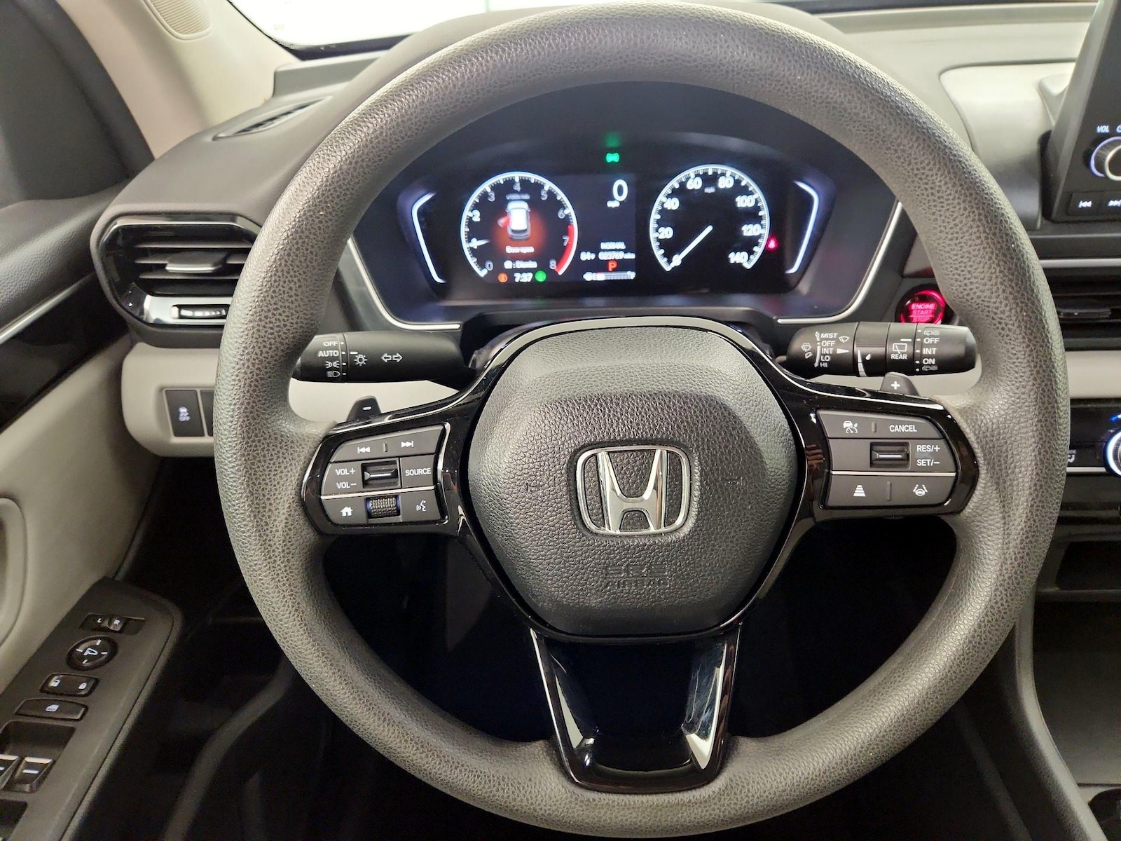 2024 Honda Pilot LX - Photo 11
