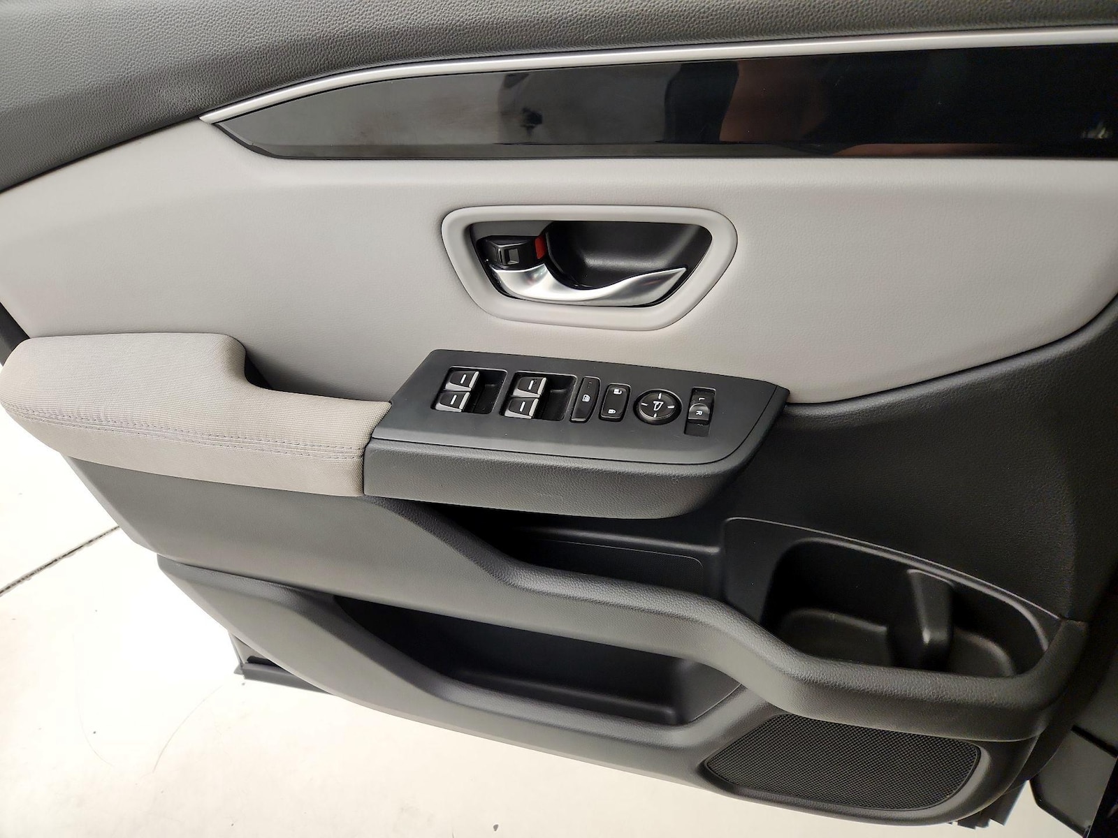 2024 Honda Pilot LX - Photo 13