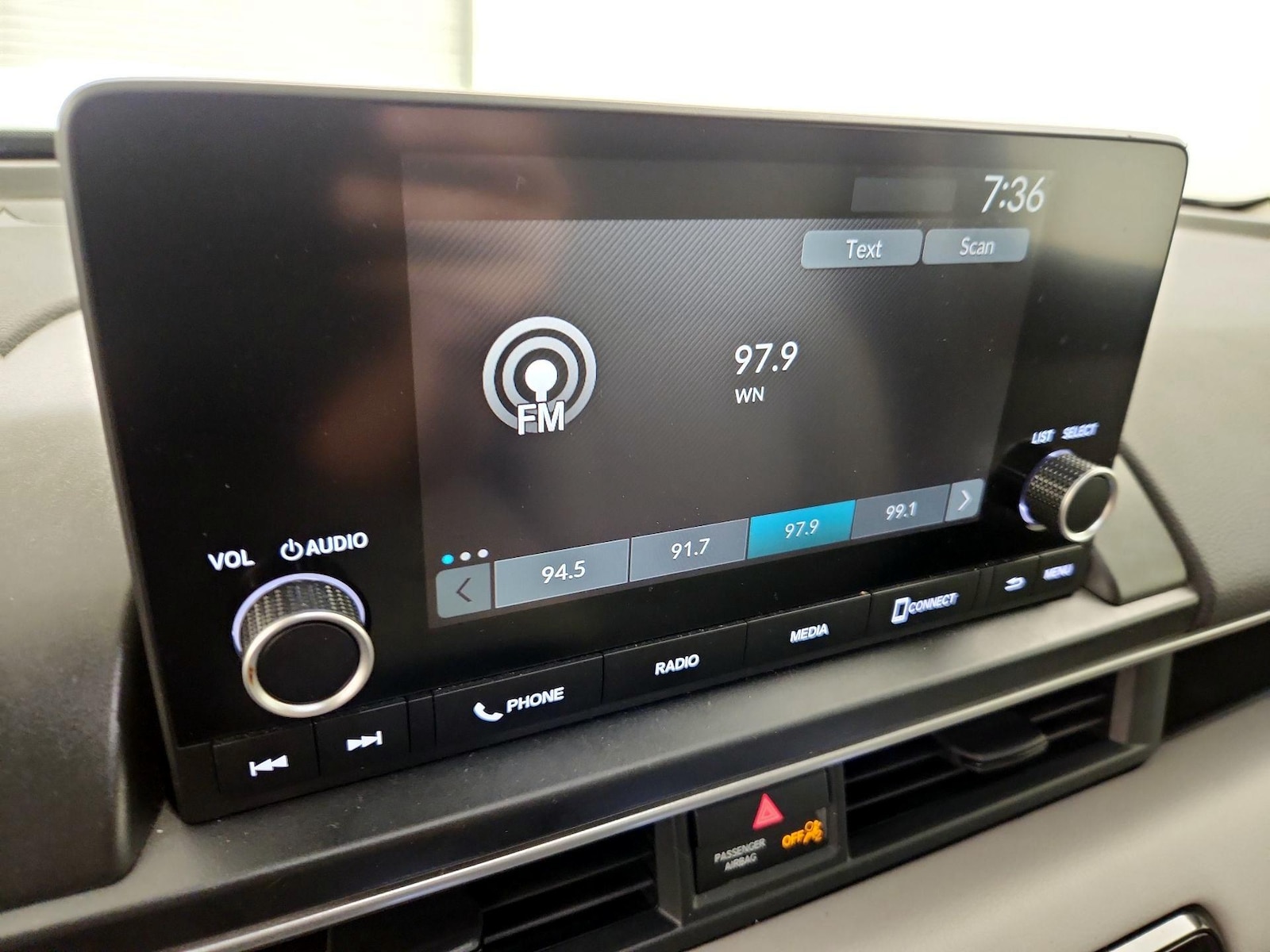 2024 Honda Pilot LX - Photo 16