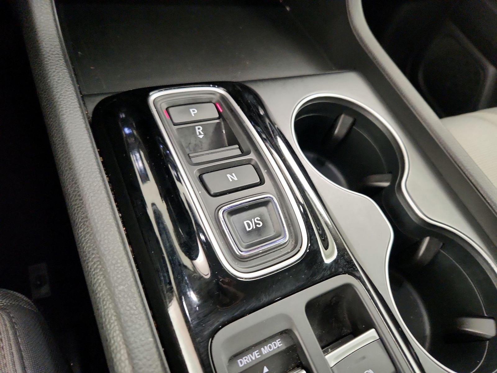 2024 Honda Pilot LX - Photo 18
