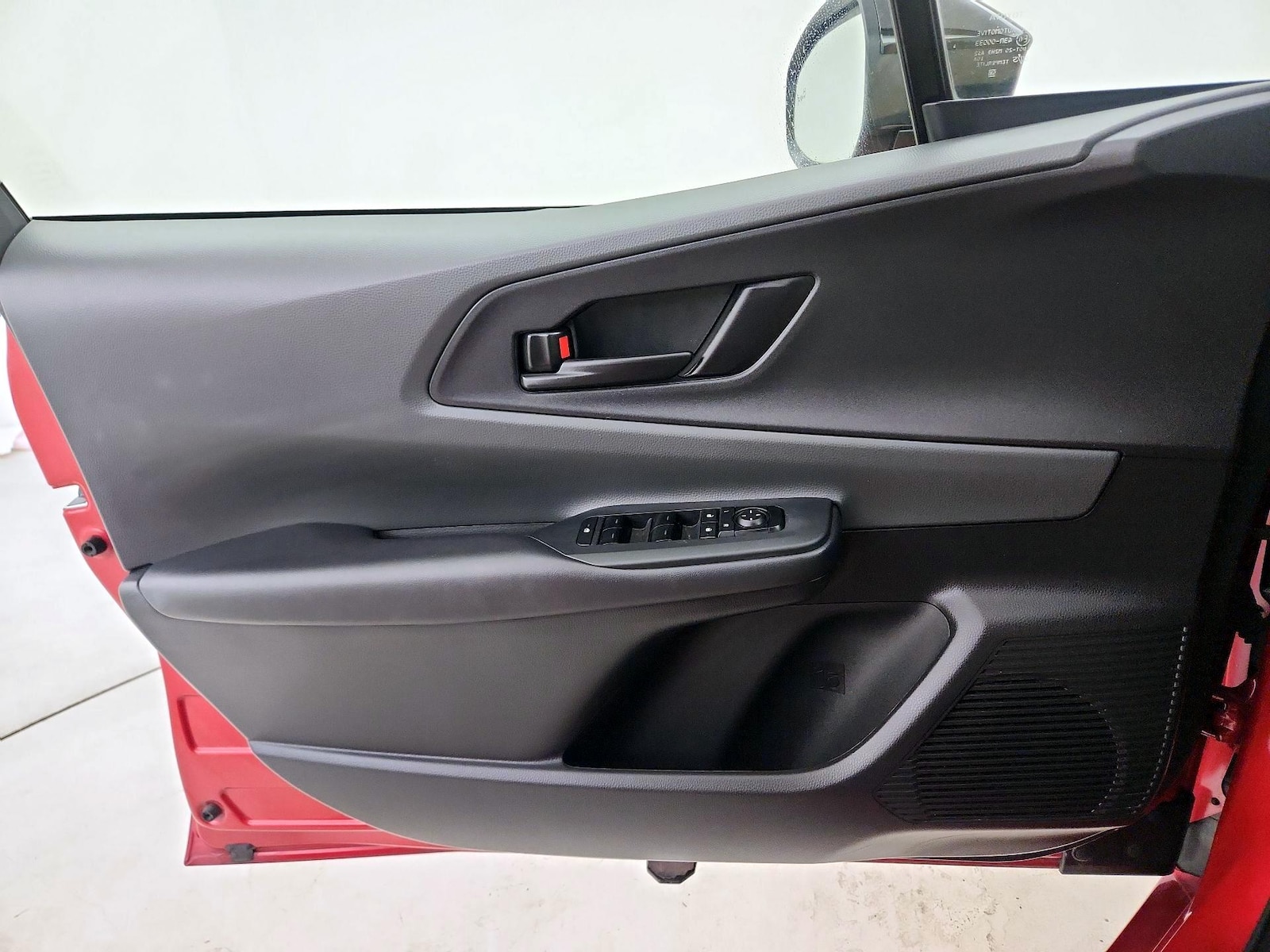 2025 Toyota Prius Nightshade - Photo 13