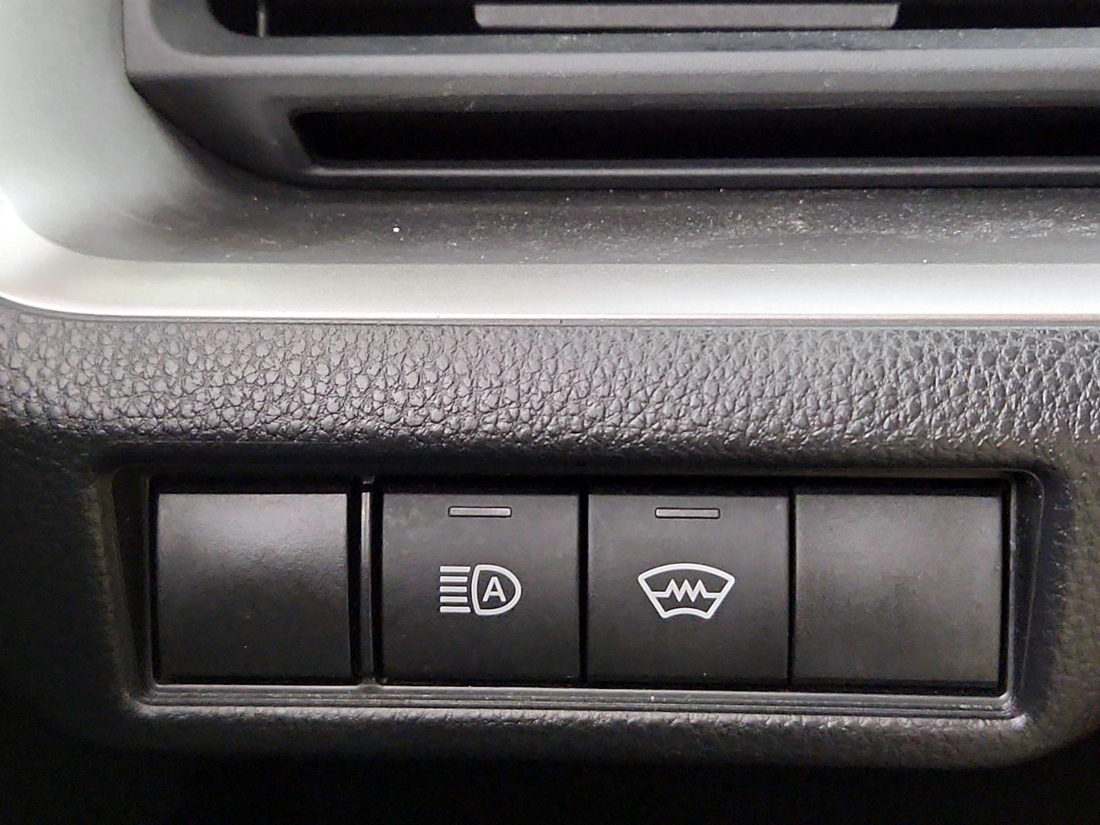 2025 Toyota Prius Nightshade - Photo 14