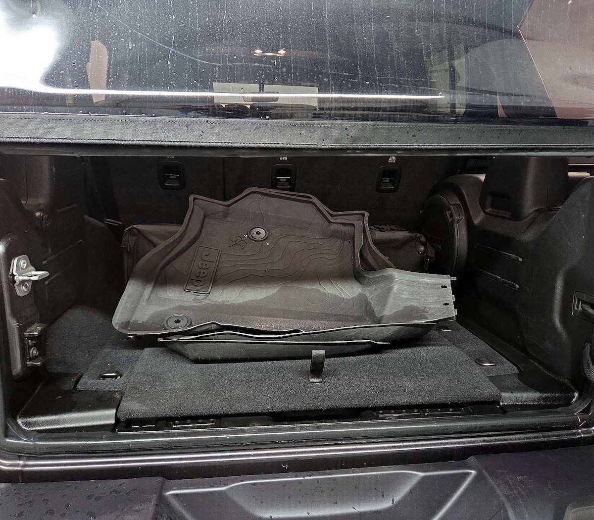 Trunk/Cargo (Seats Up)
