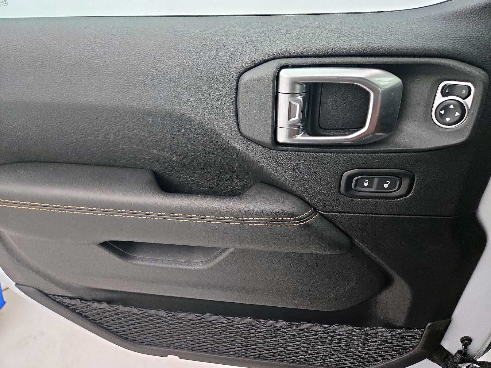 2024 Jeep Wrangler 4-Door Sahara - Photo 13