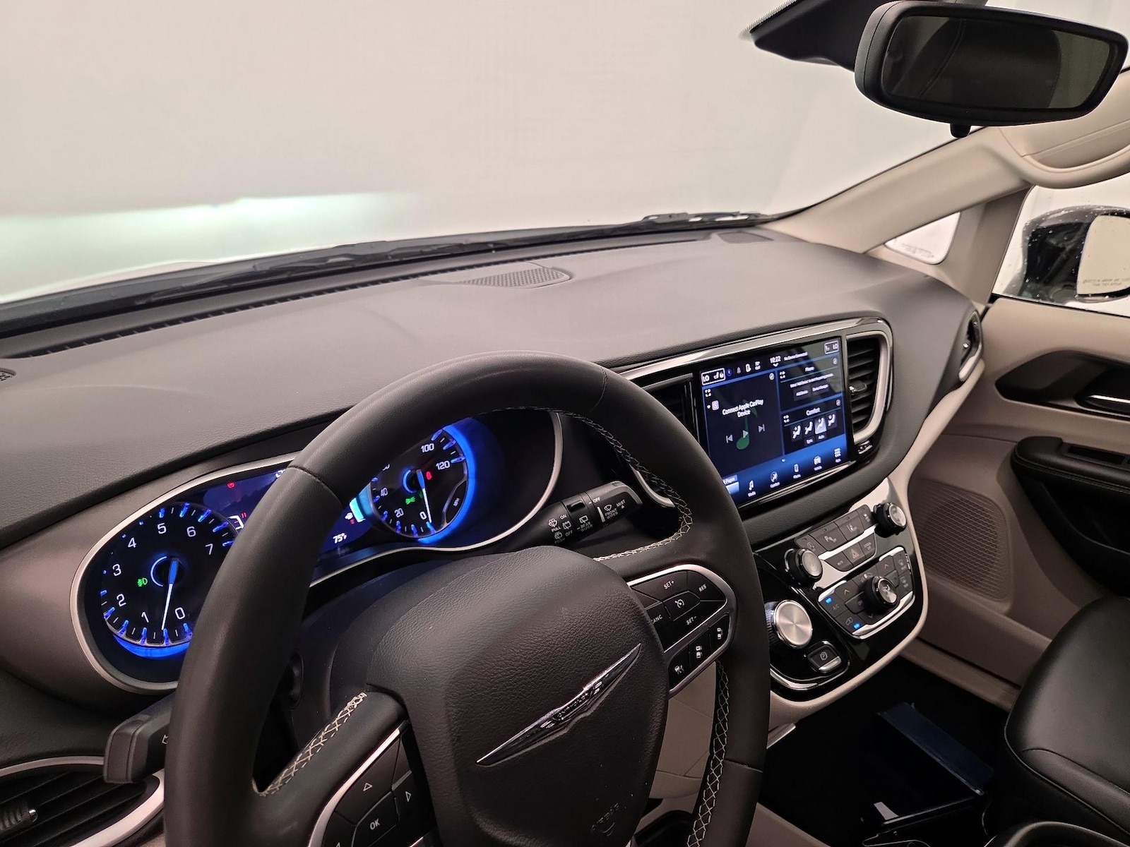 2024 Chrysler Pacifica Touring L - Photo 10