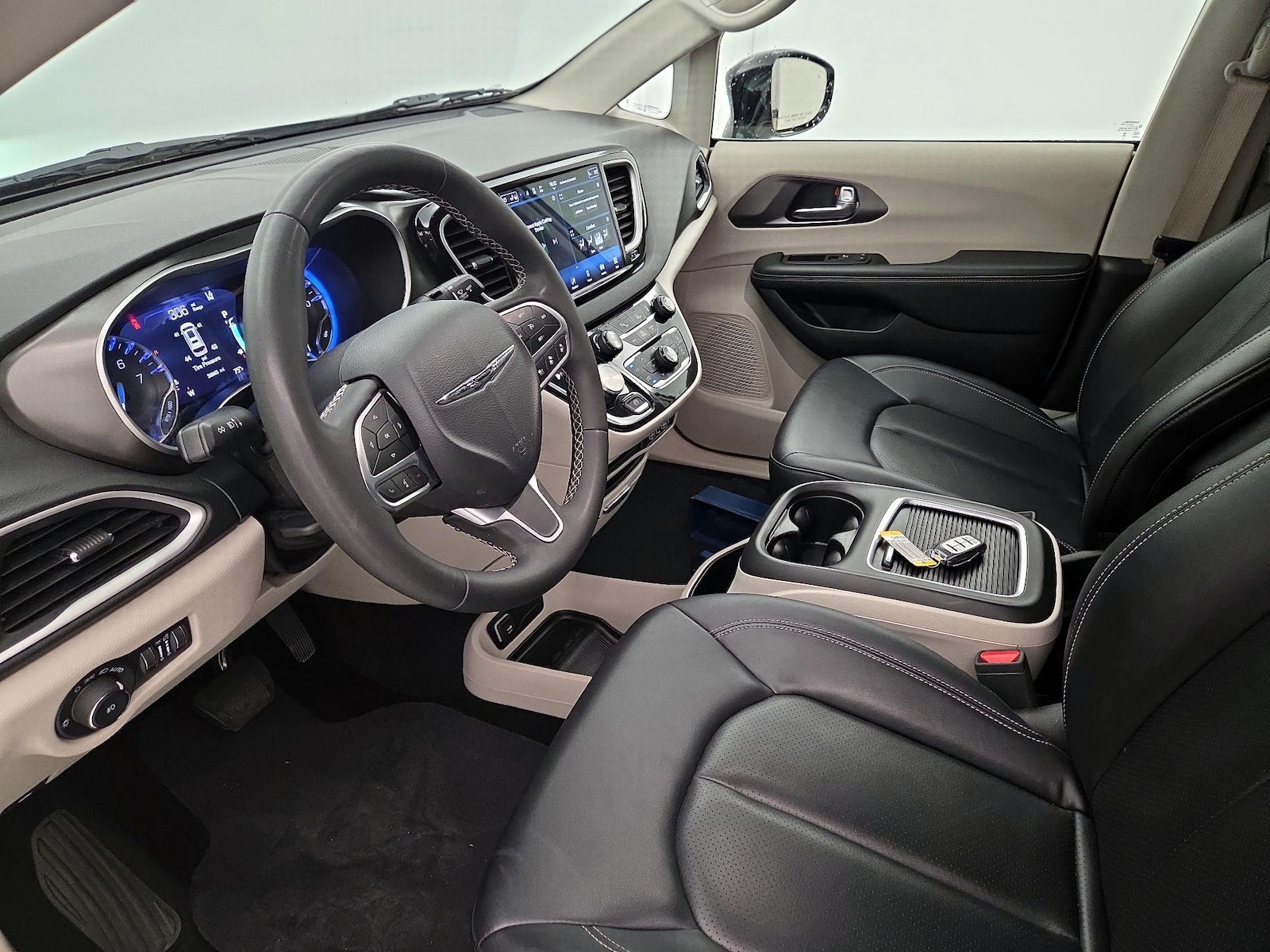 2024 Chrysler Pacifica Touring L - Photo 12