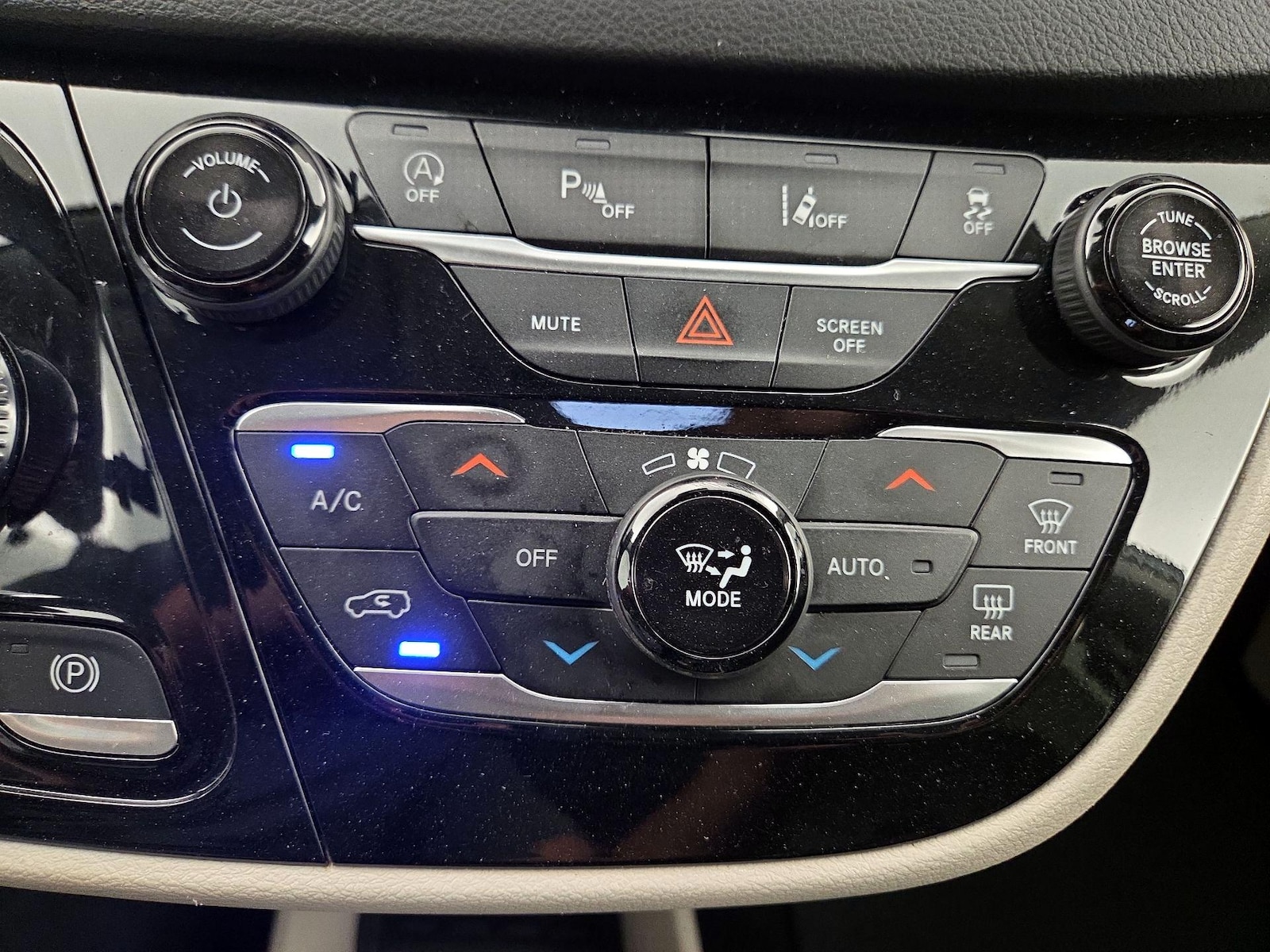 2024 Chrysler Pacifica Touring L - Photo 17