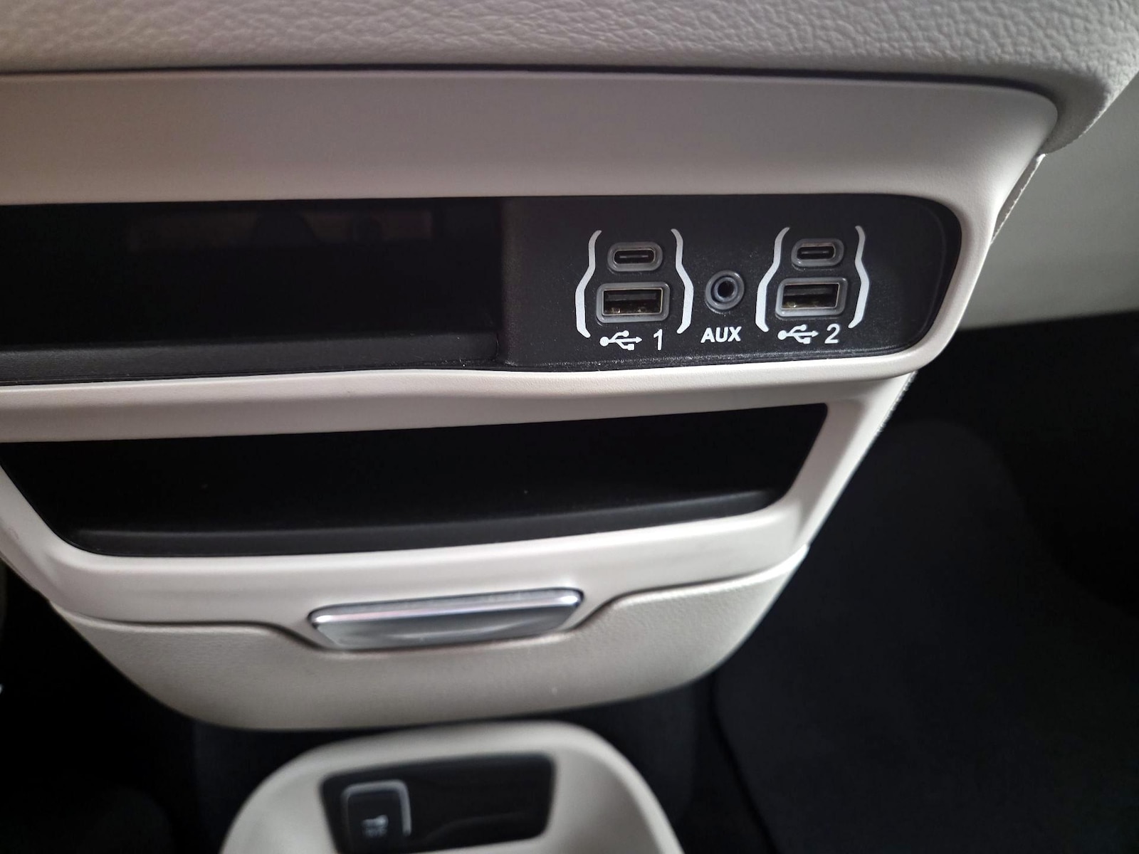 2024 Chrysler Pacifica Touring L - Photo 19