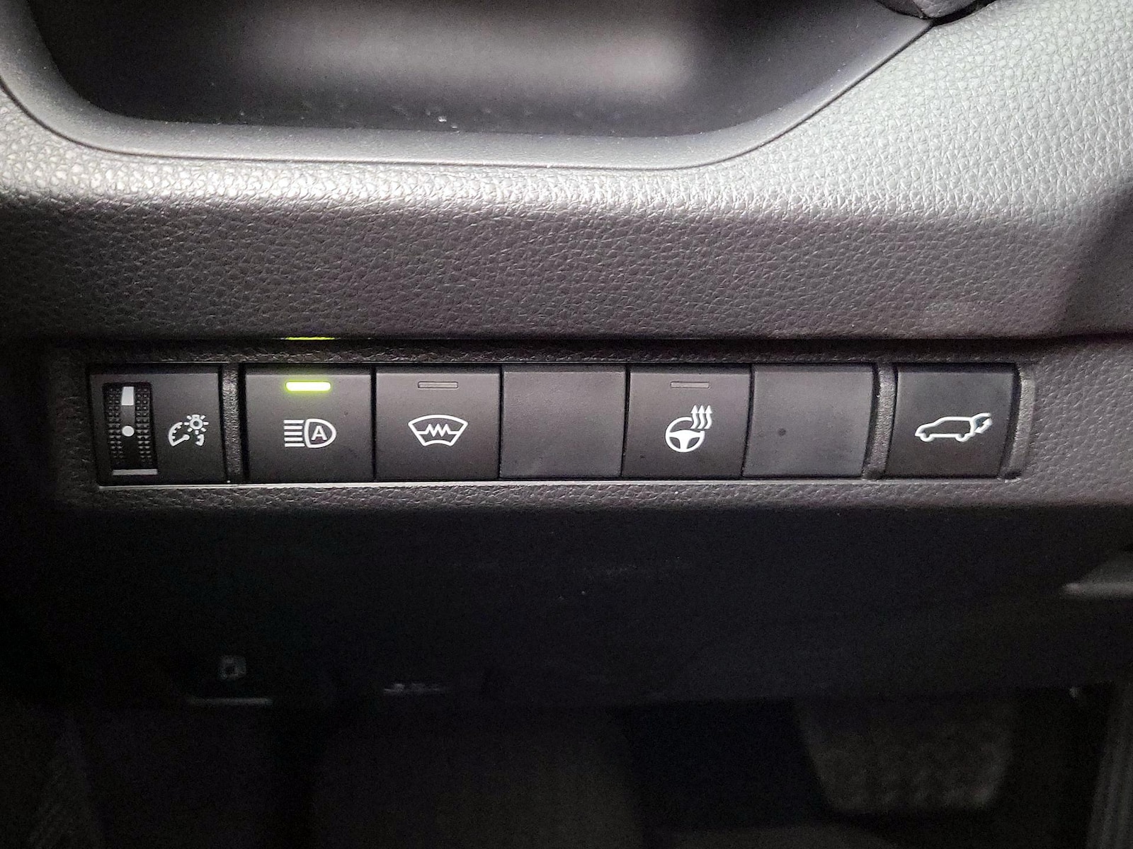 2024 Toyota RAV4 SE - Photo 14