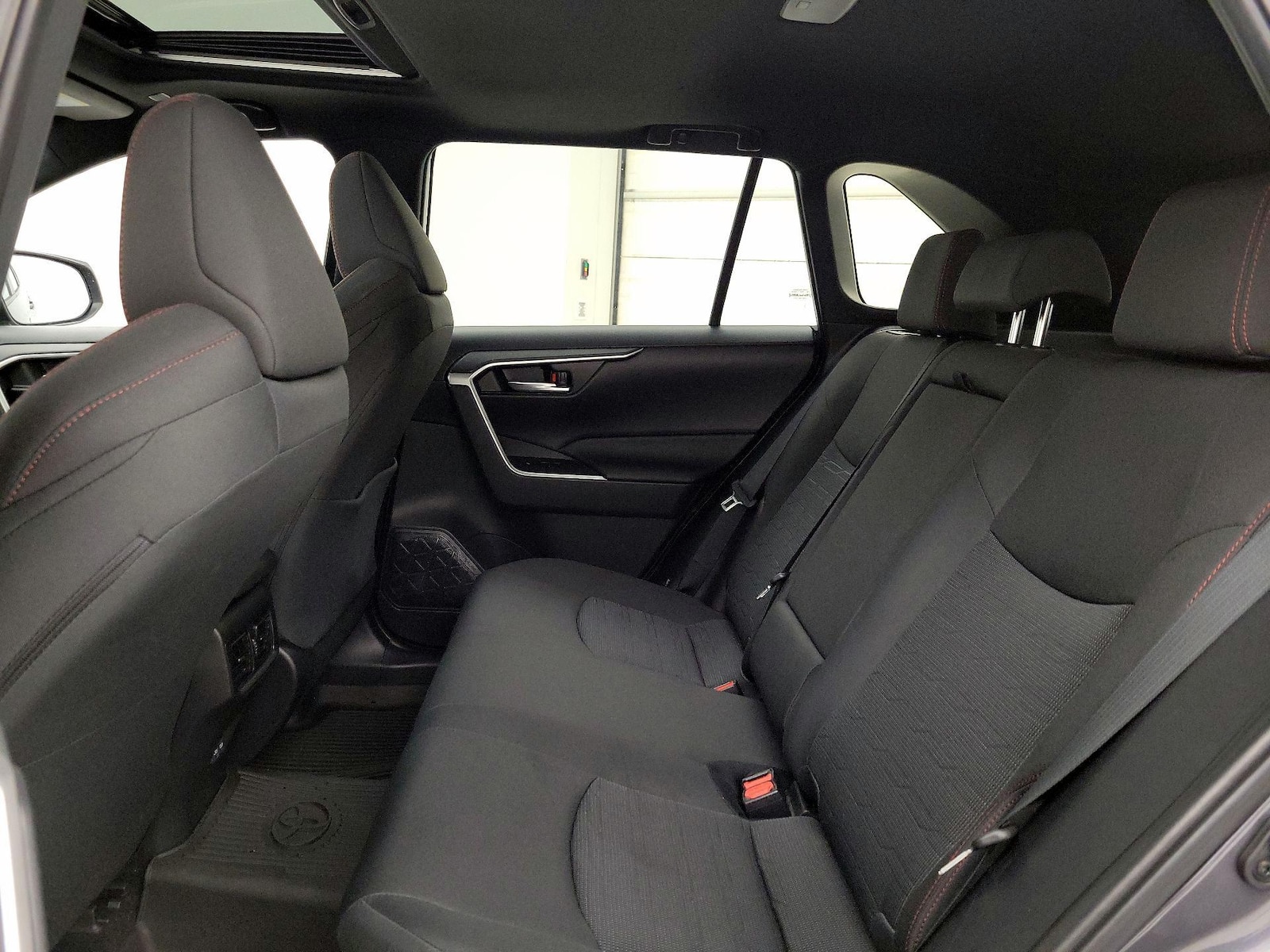 2024 Toyota RAV4 SE - Photo 21