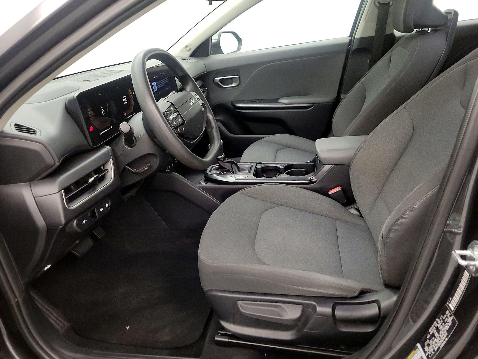2025 Kia K4 LXS - Photo 12