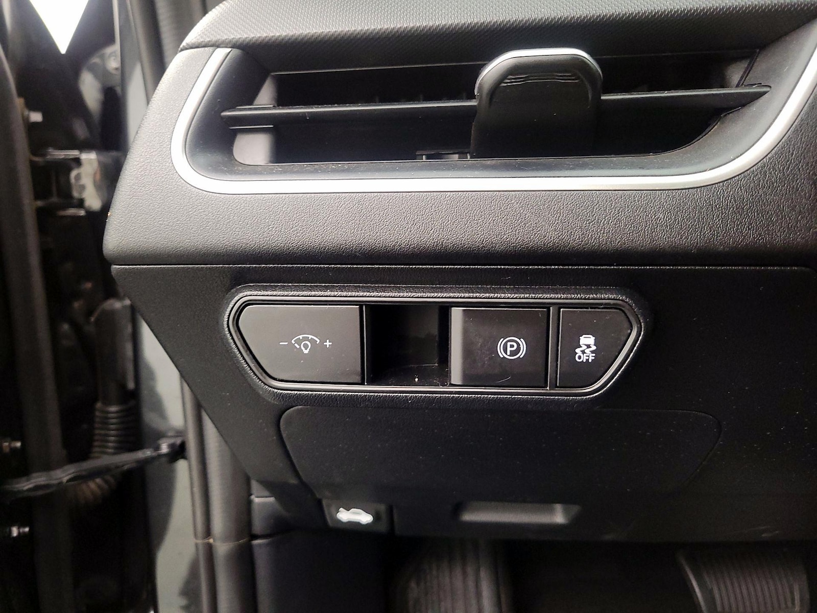 2025 Kia K4 LXS - Photo 14