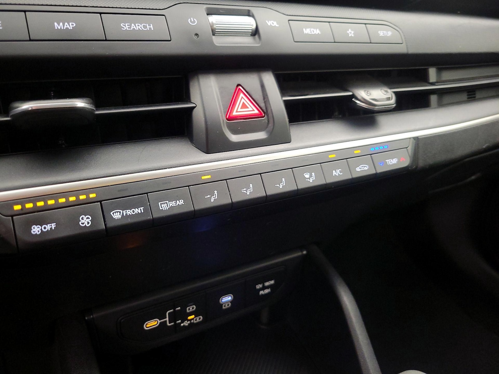 2025 Kia K4 LXS - Photo 17
