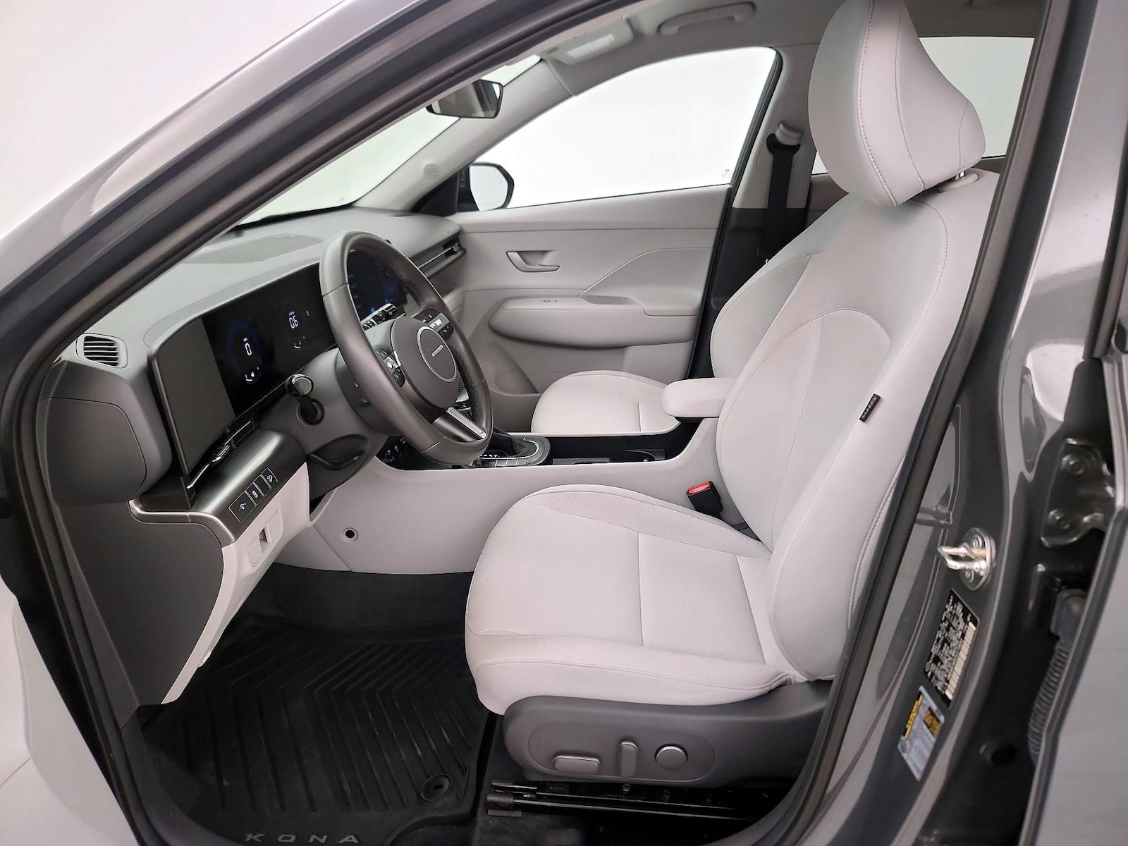 2025 Hyundai Kona SEL - Photo 12