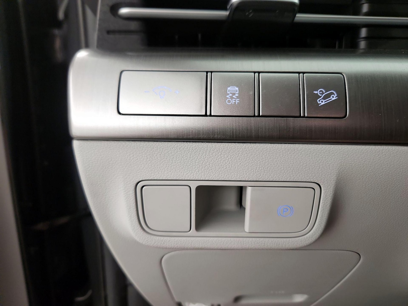2025 Hyundai Kona SEL - Photo 14