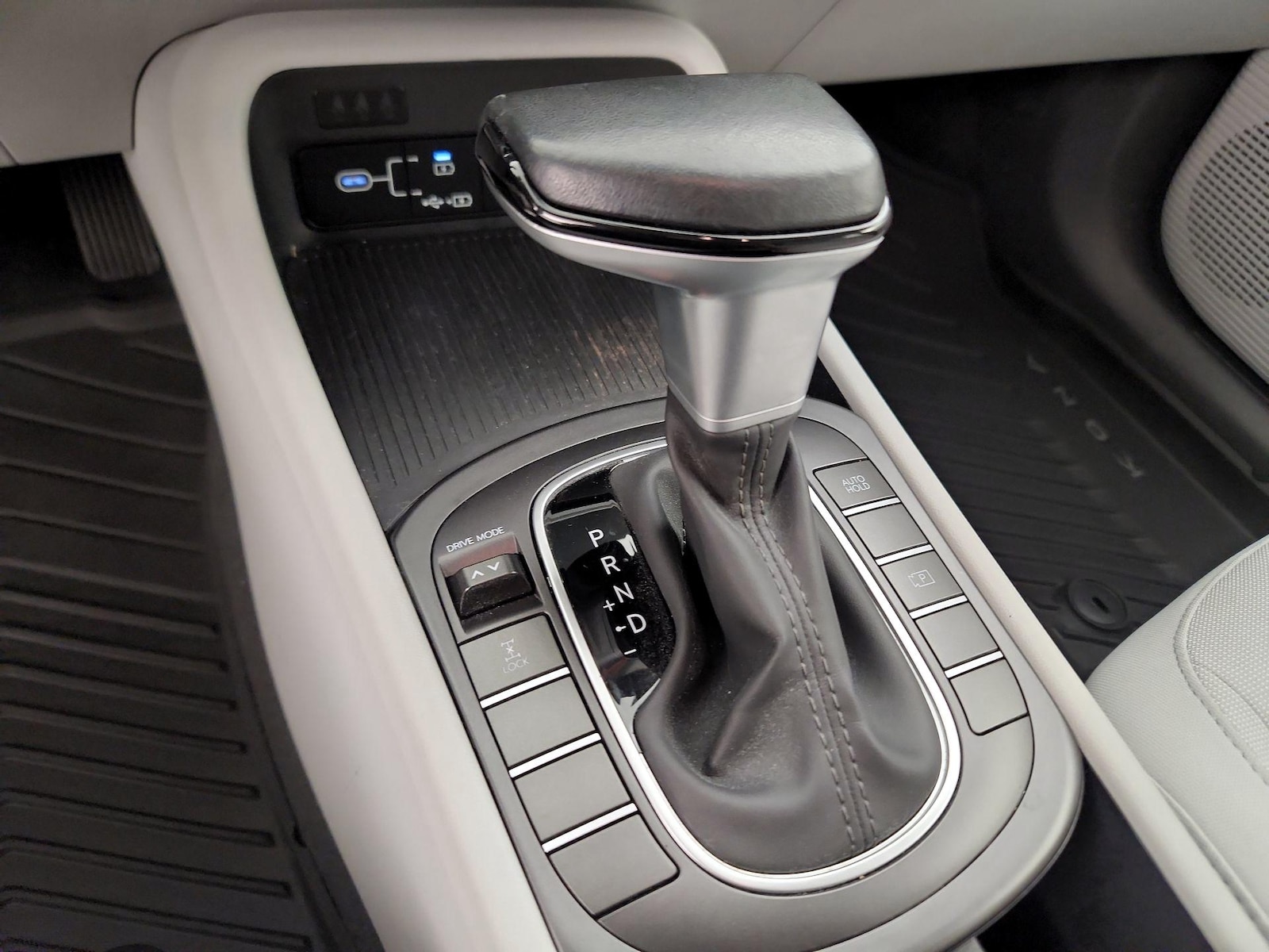 2025 Hyundai Kona SEL - Photo 18