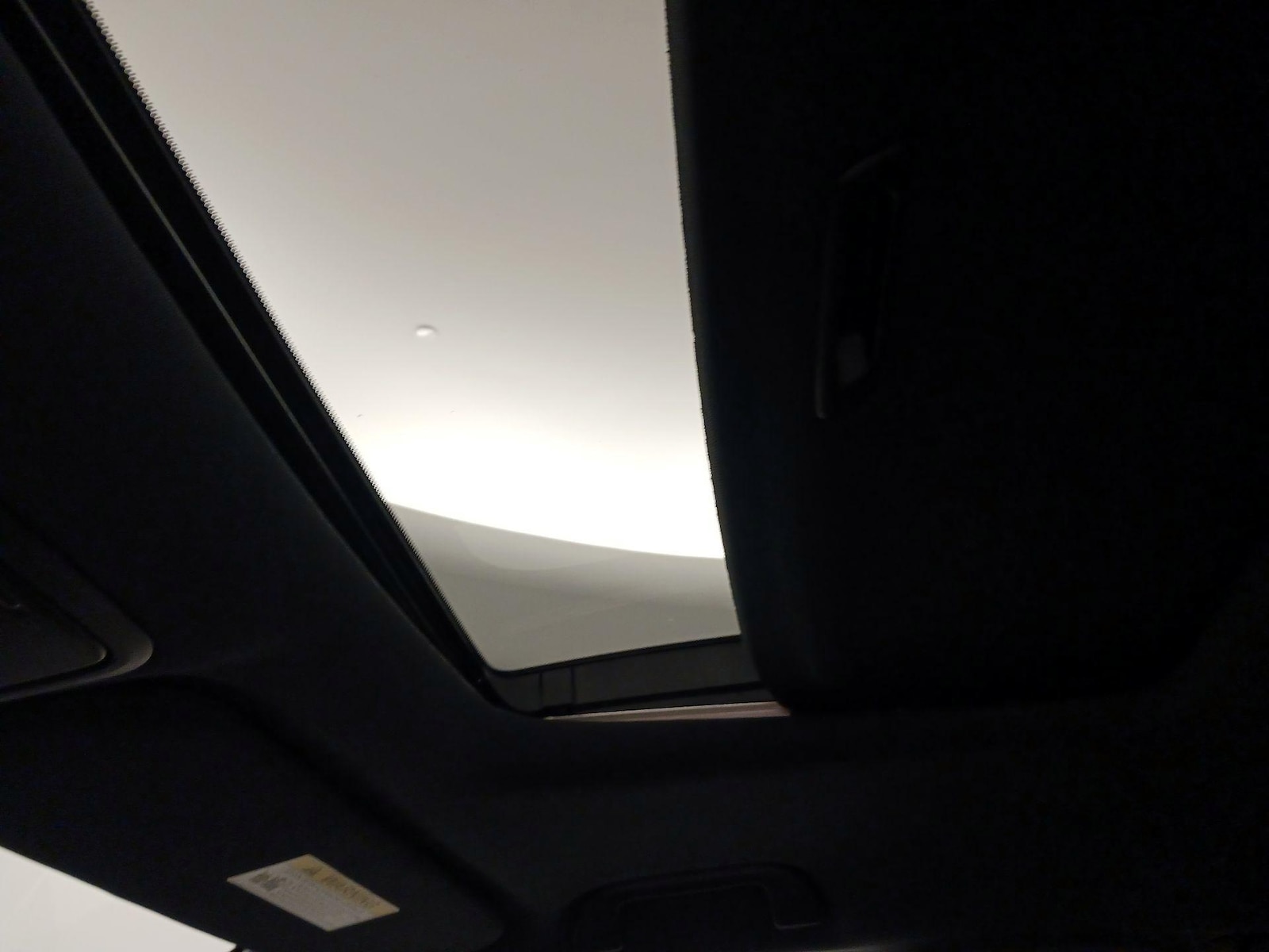 Sunroof(s) & Overhead Airbags