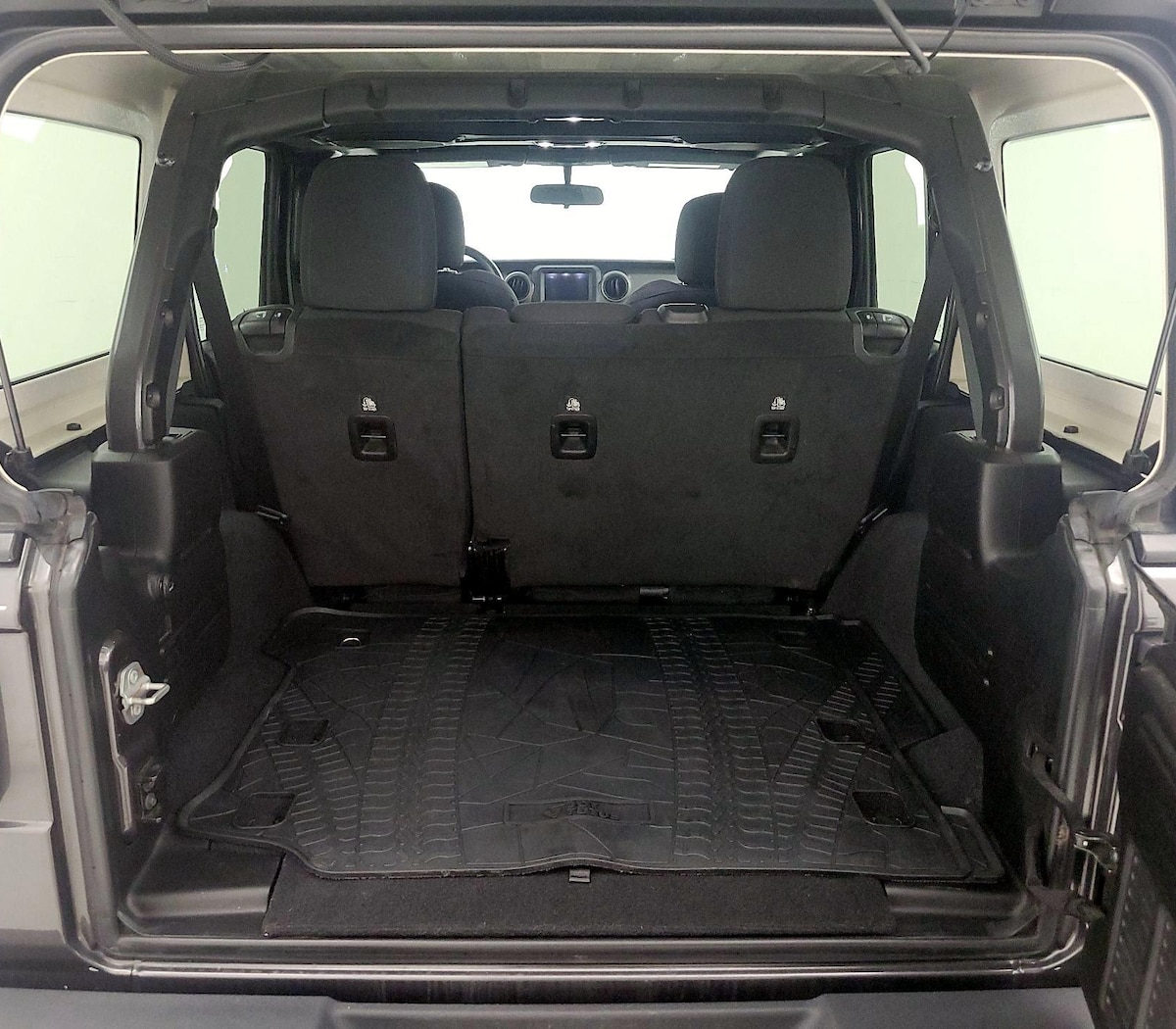 Trunk/Cargo (Seats Up)