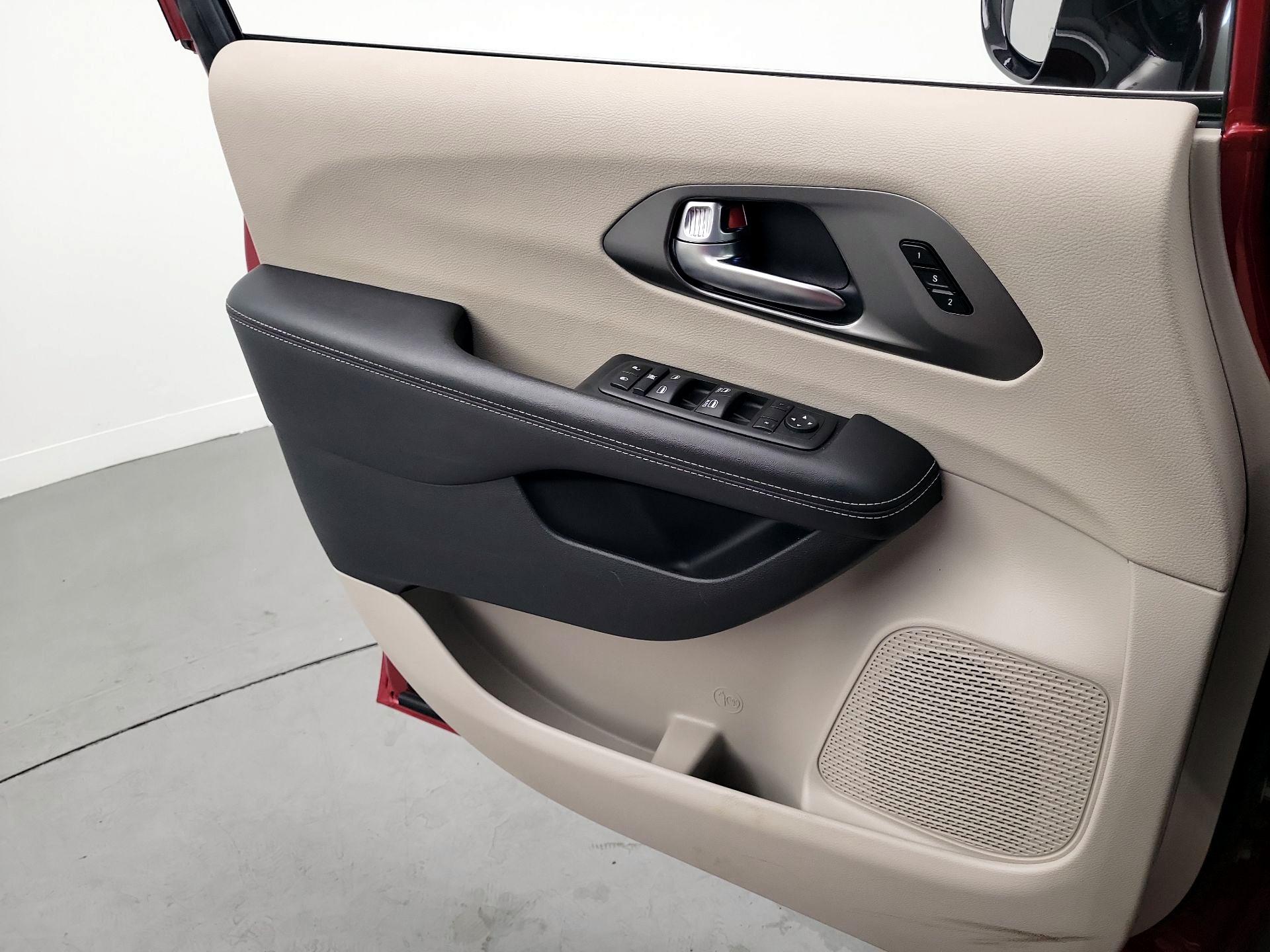 Thumbnail: 2024 Chrysler Pacifica - 12