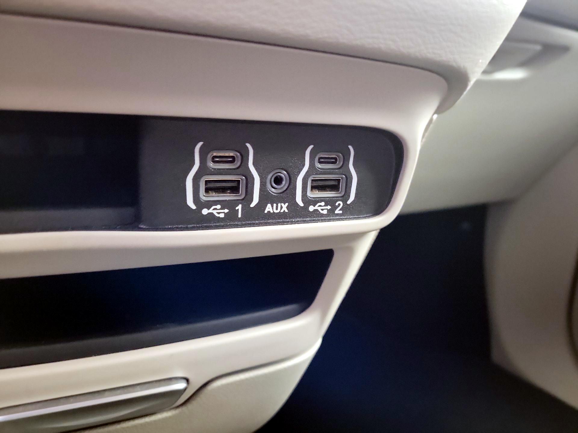 Thumbnail: 2024 Chrysler Pacifica - 18