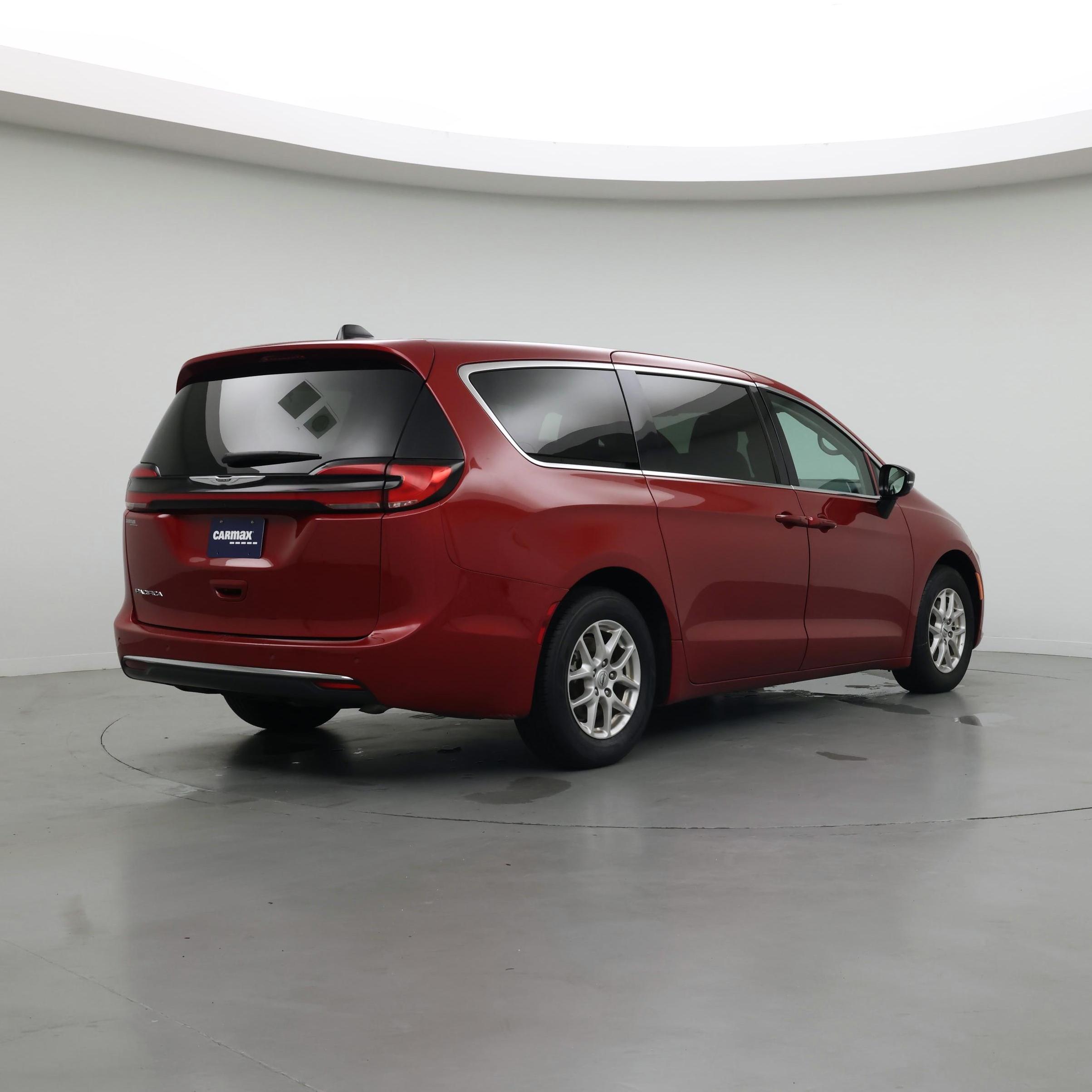 Thumbnail: 2024 Chrysler Pacifica - 8