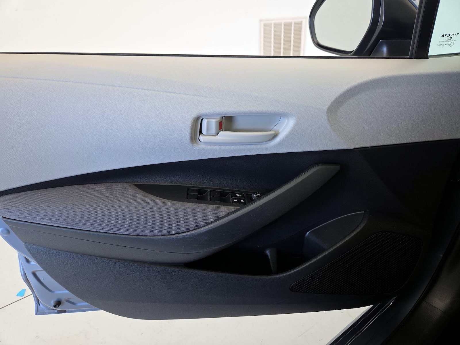 2024 Toyota Corolla LE - Photo 13