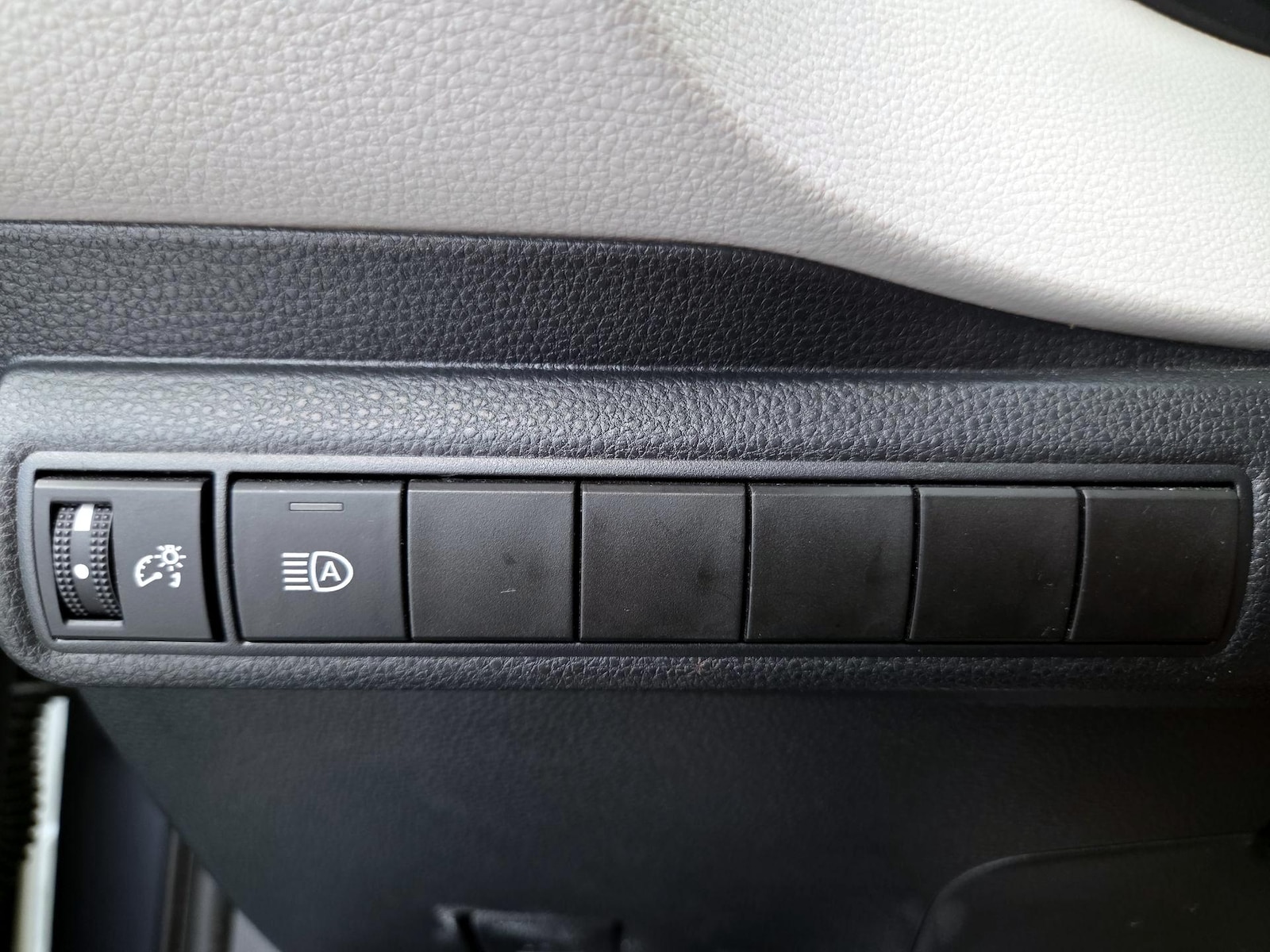 2024 Toyota Corolla LE - Photo 14