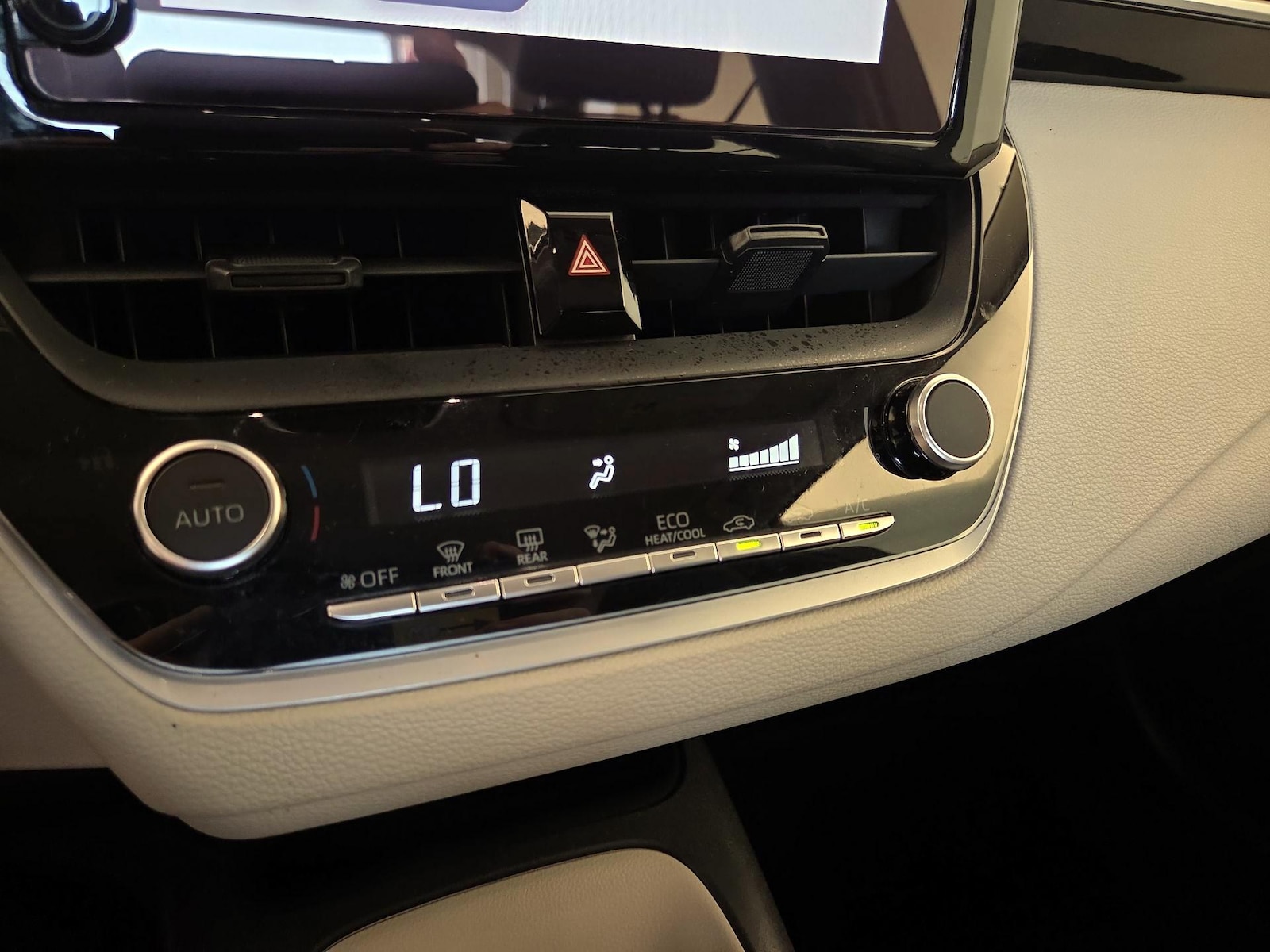 2024 Toyota Corolla LE - Photo 17