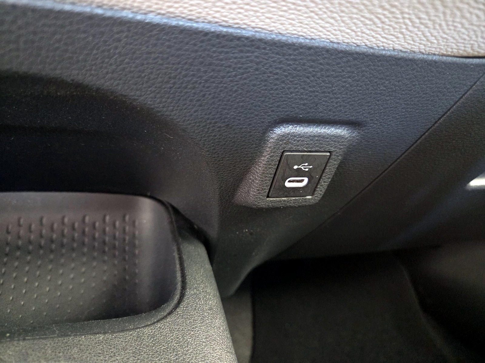 2024 Toyota Corolla LE - Photo 19