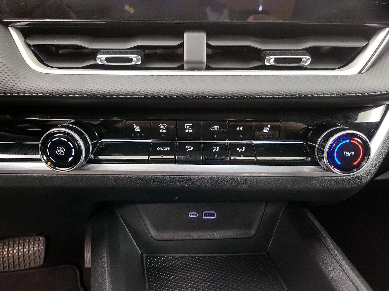 2026 Chevrolet Equinox LT - Photo 17