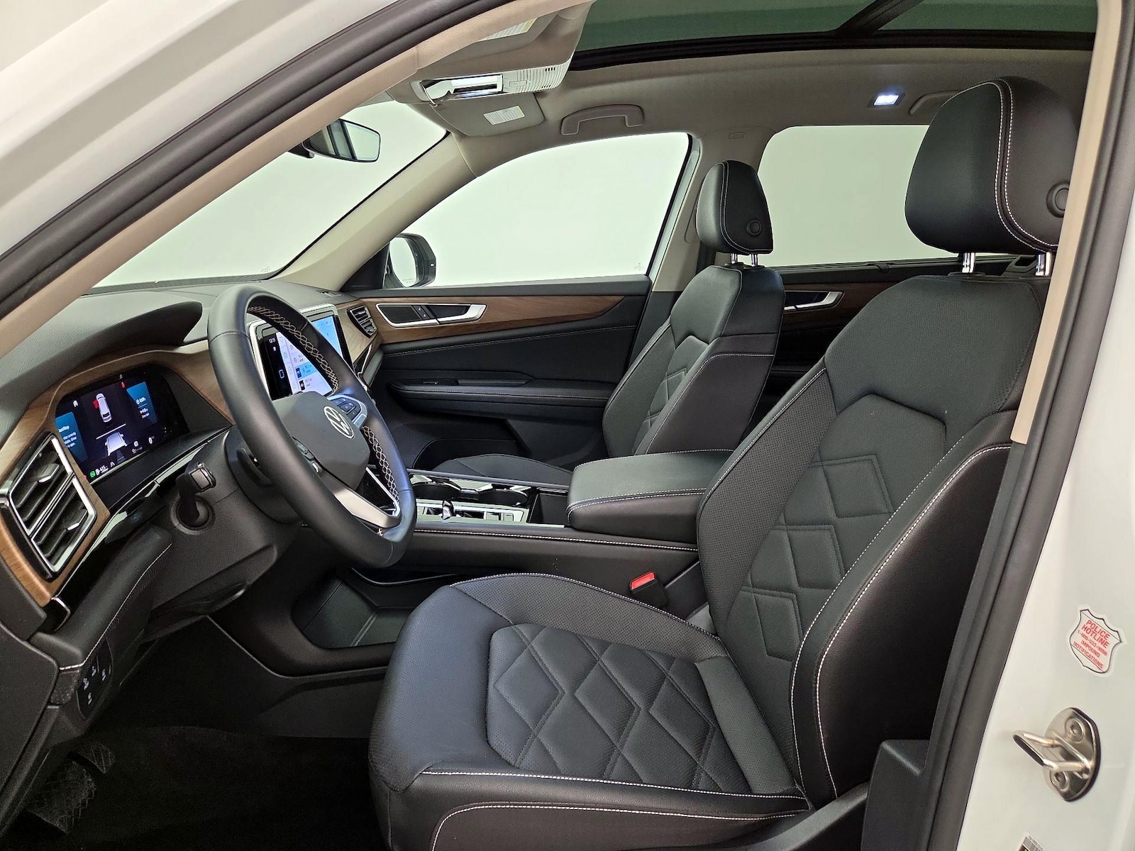 2025 Volkswagen Atlas SE w/Tech - Photo 12