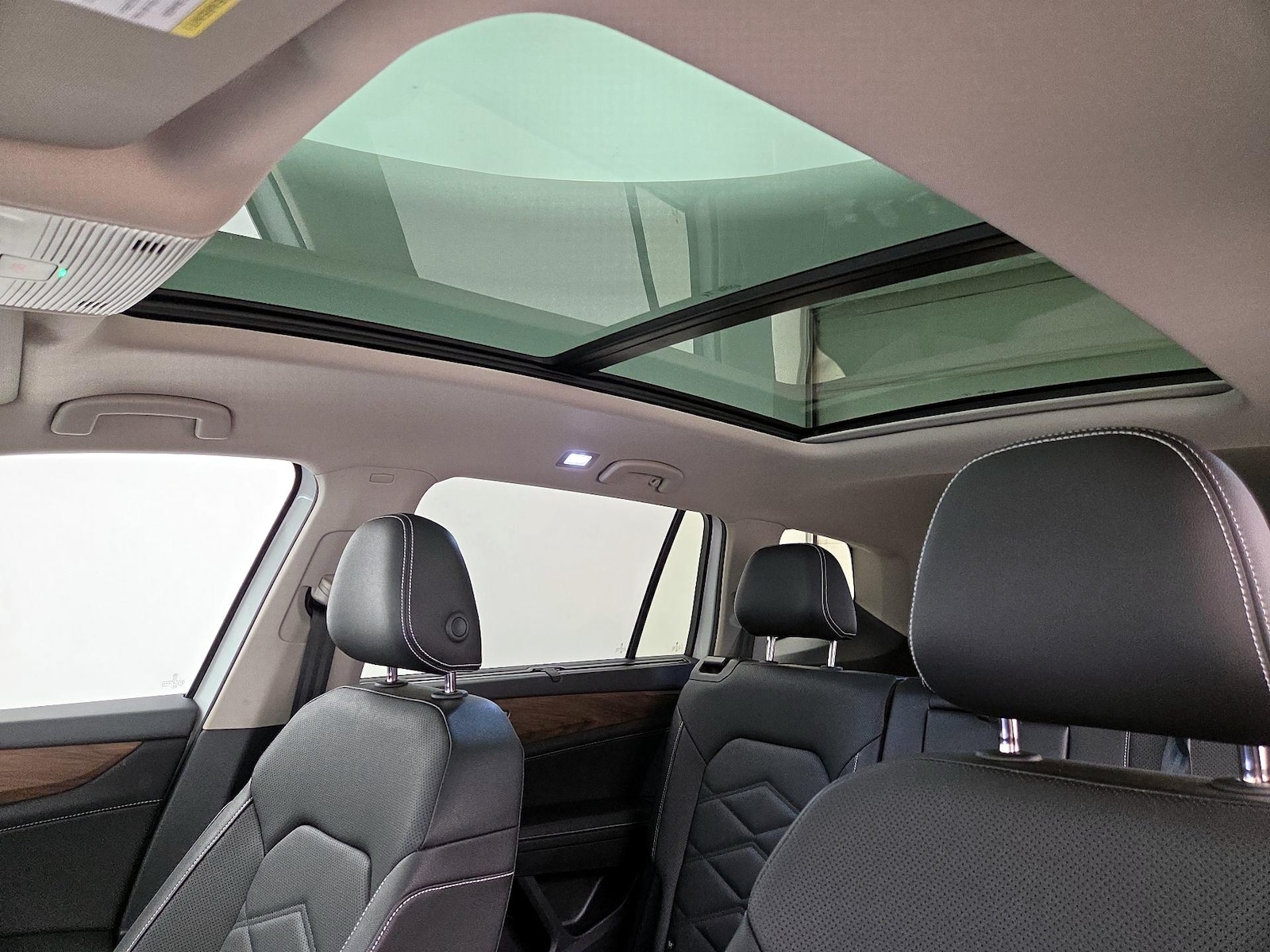 2025 Volkswagen Atlas SE w/Tech - Photo 20