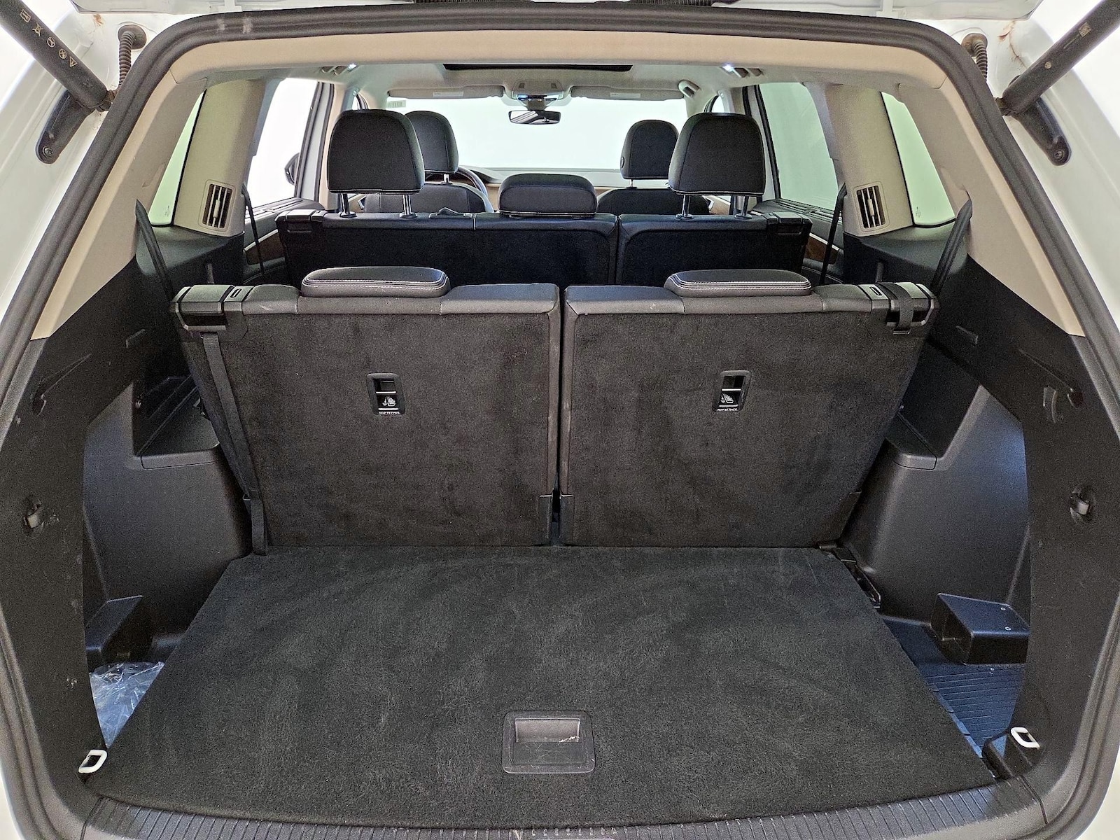 2025 Volkswagen Atlas SE w/Tech - Photo 23