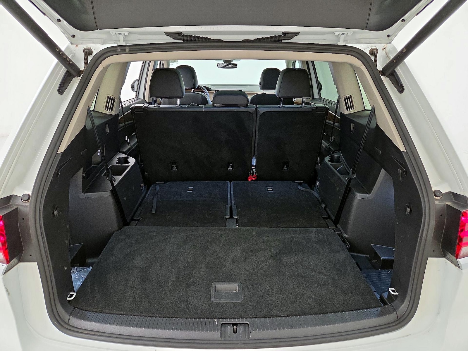 2025 Volkswagen Atlas SE w/Tech - Photo 24