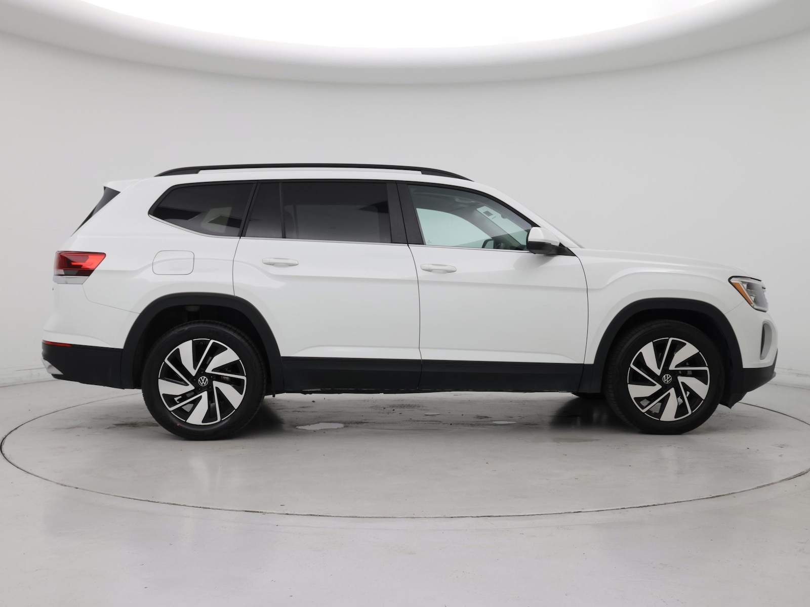 2025 Volkswagen Atlas SE w/Tech - Photo 8