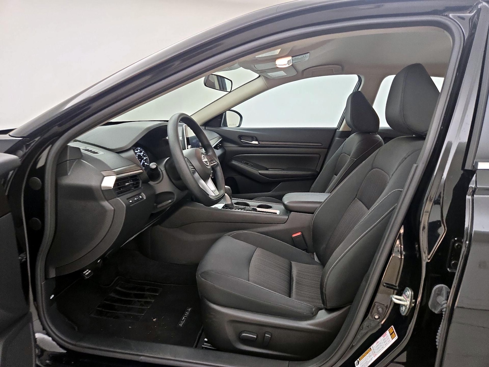 2025 Nissan Altima SV - Photo 12