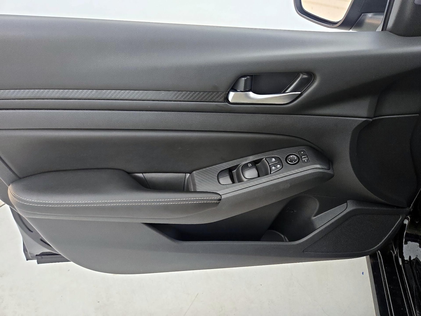2025 Nissan Altima SV - Photo 13
