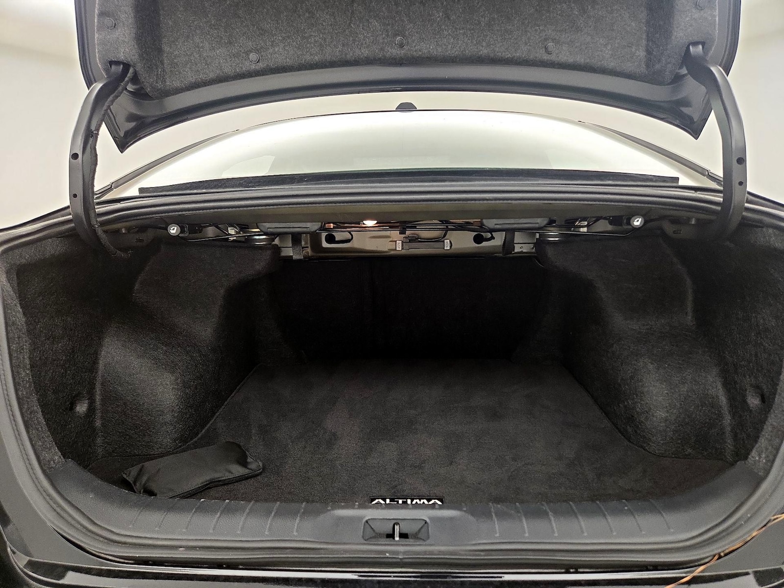 2025 Nissan Altima SV - Photo 21