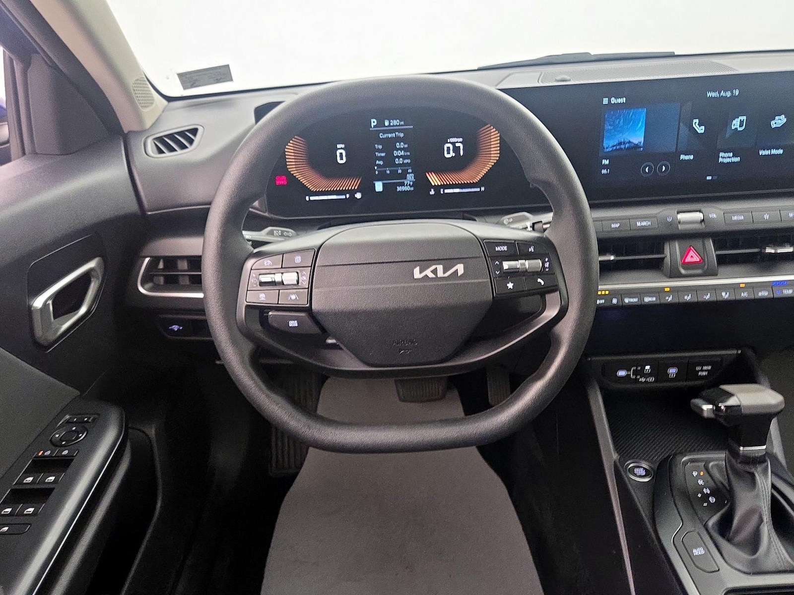 2025 Kia K4 LXS - Photo 11