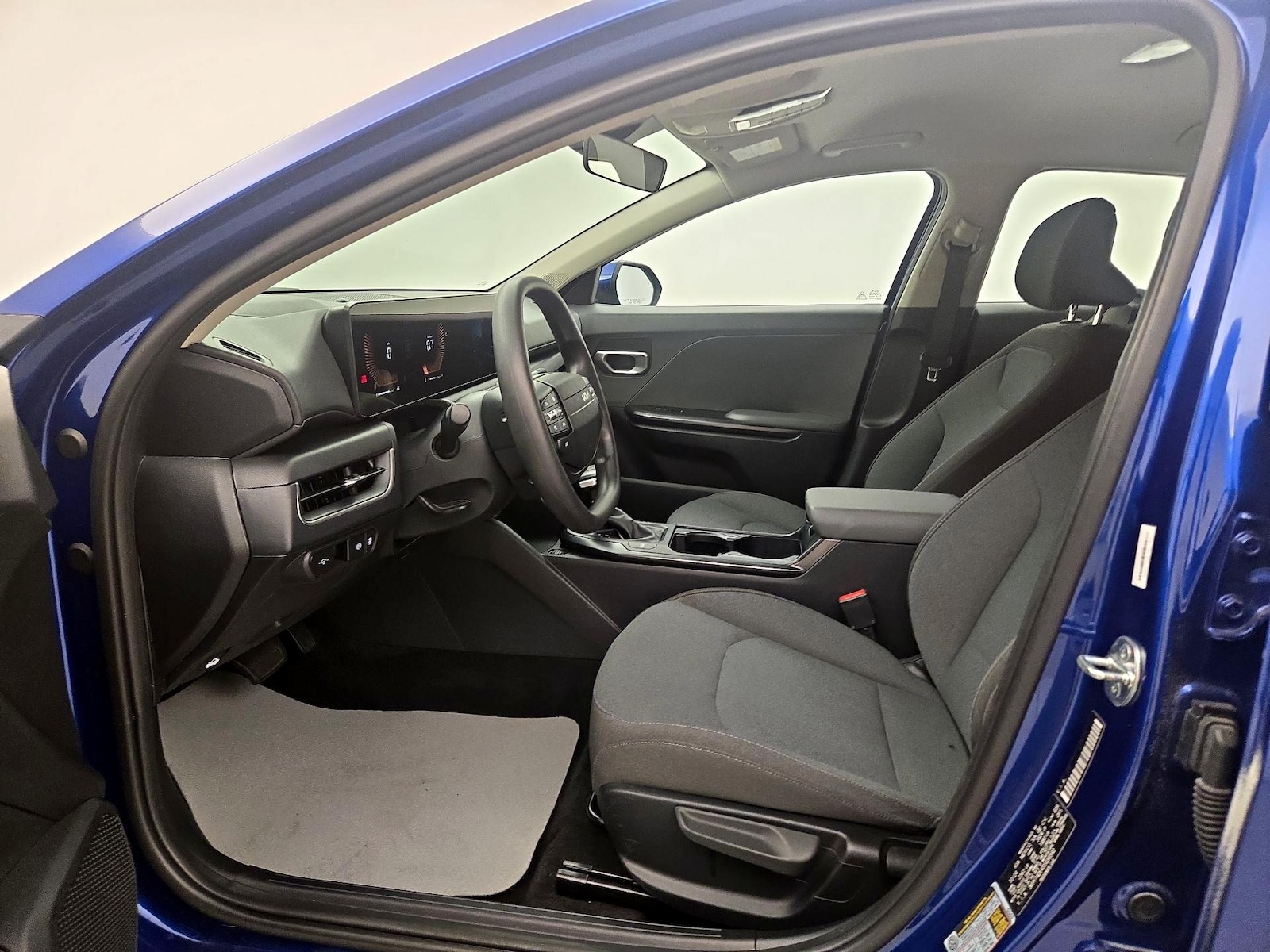 2025 Kia K4 LXS - Photo 12