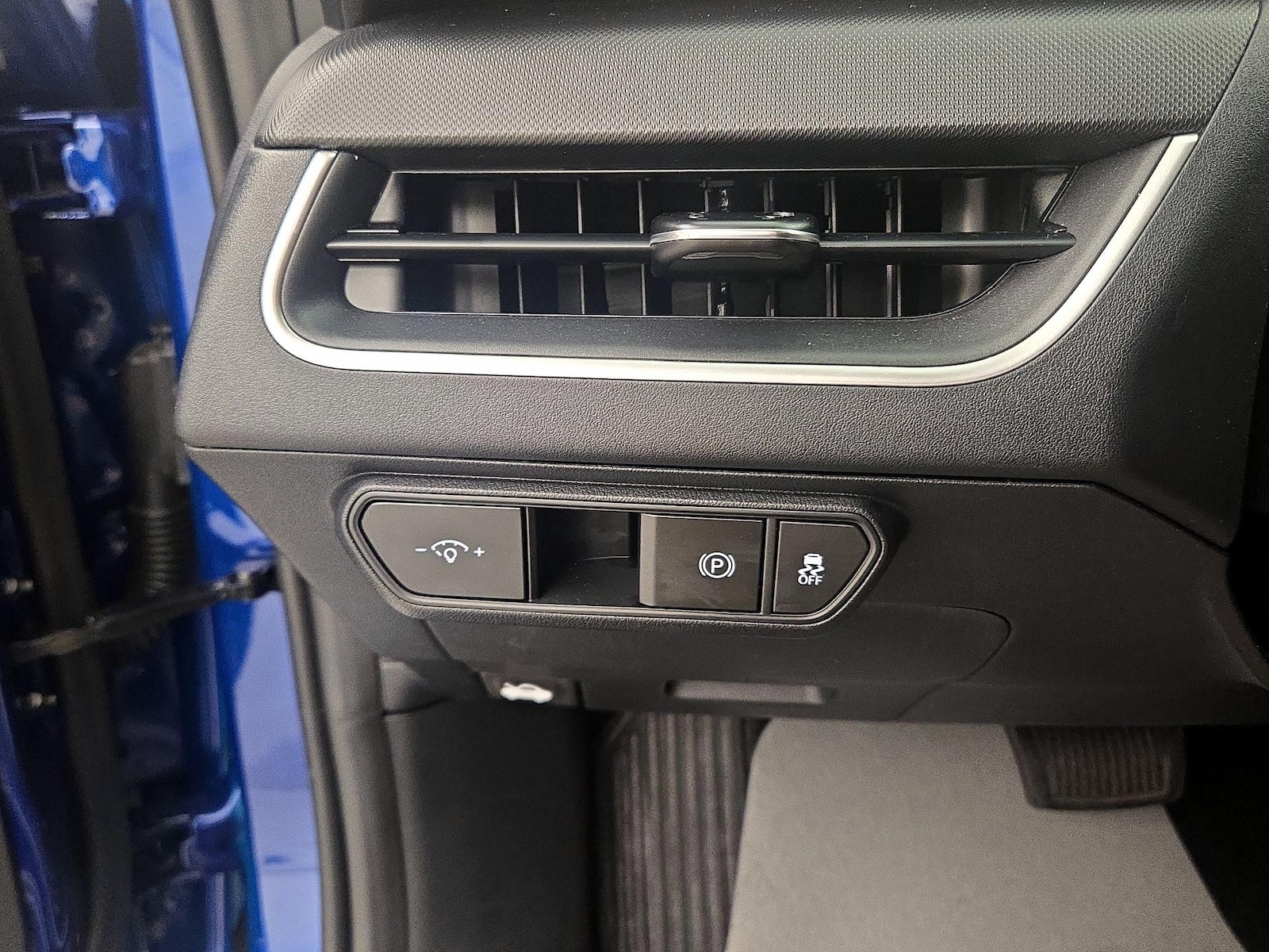 2025 Kia K4 LXS - Photo 14