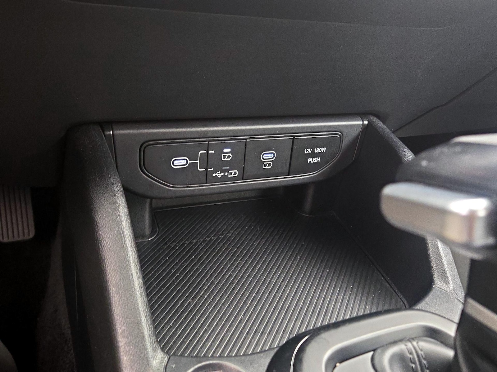 2025 Kia K4 LXS - Photo 19