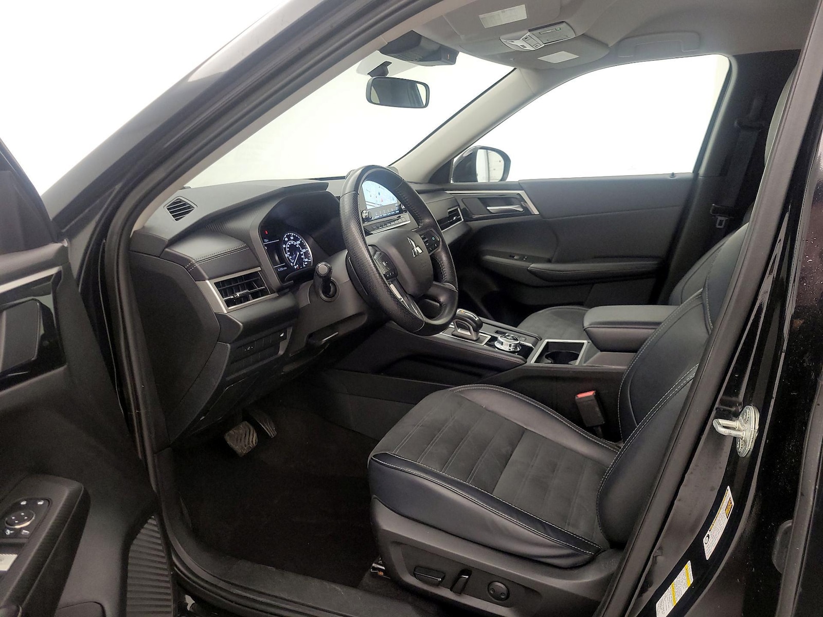 2024 Mitsubishi Outlander SE - Photo 12