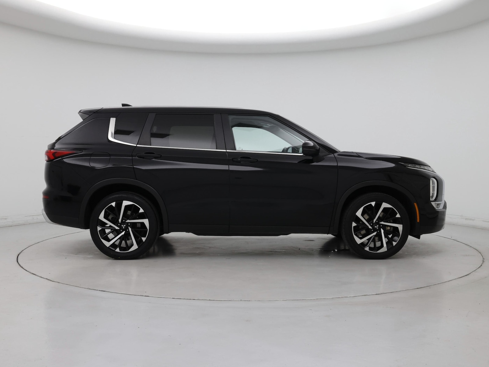 2024 Mitsubishi Outlander SE - Photo 8