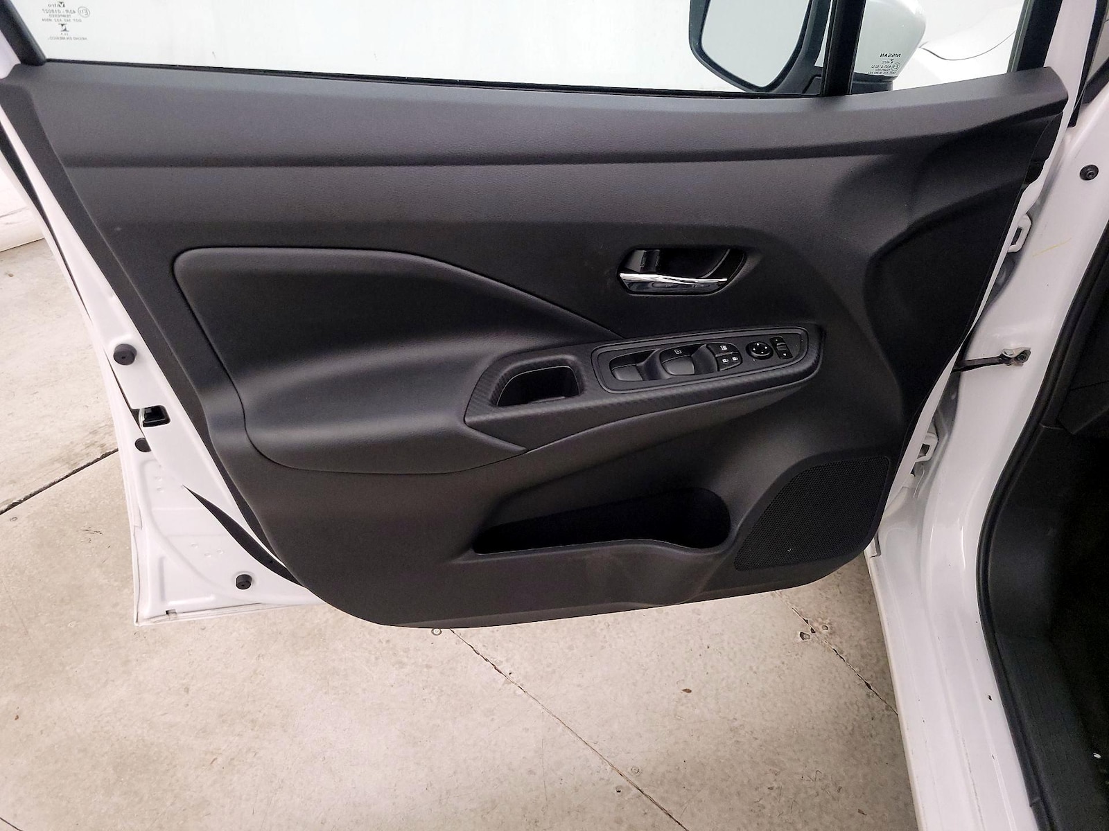 2025 Nissan Versa Sedan SV - Photo 13