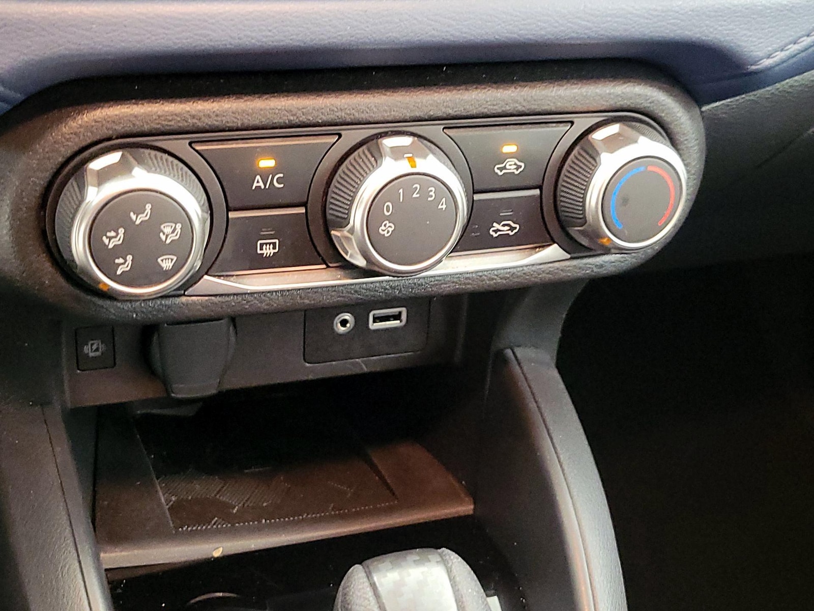 2025 Nissan Versa Sedan SV - Photo 16