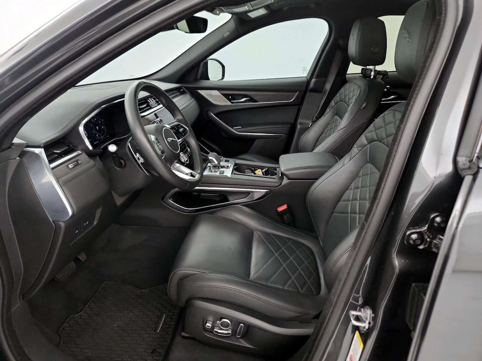 2023 Jaguar F-Pace S - Photo 10